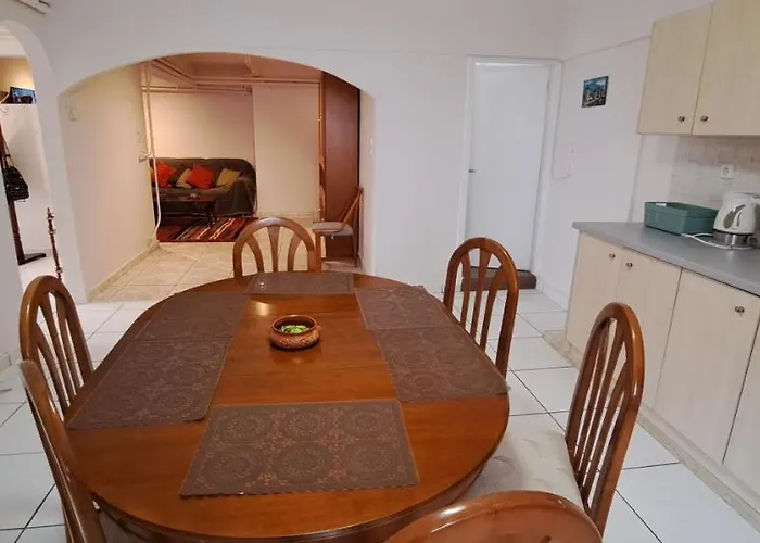 Hospitality Up To 5 Person\'S In Chios