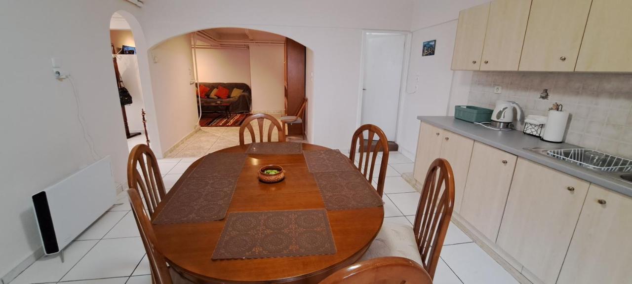 Hospitality Up To 5 Person's In Chios Apartment