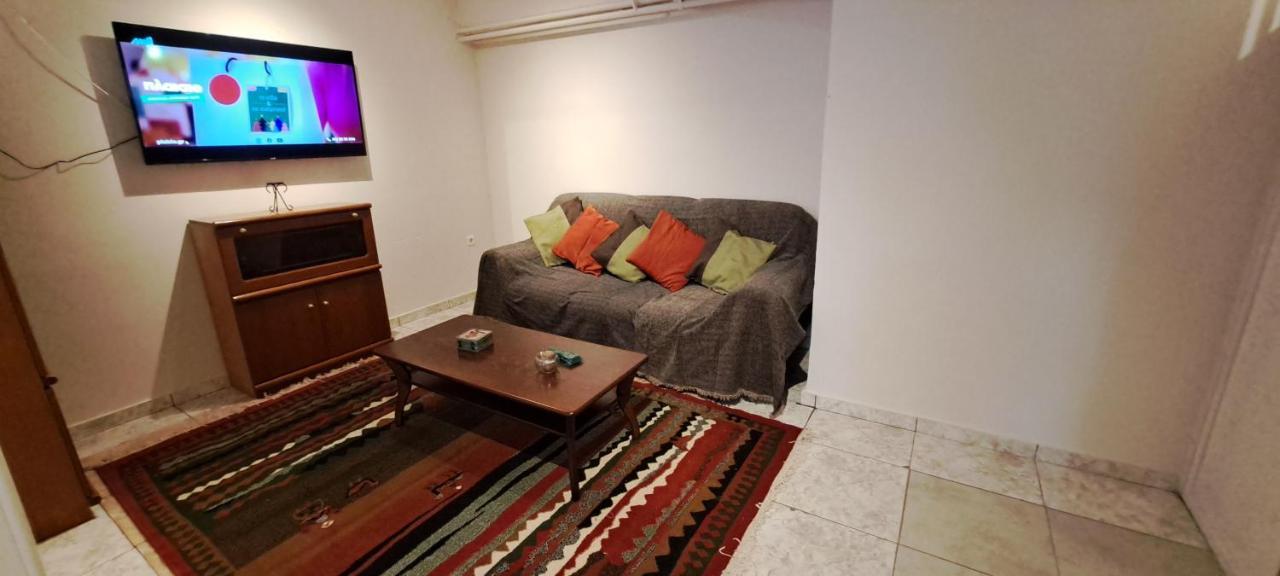 Hospitality Up To 5 Person's In Chios Apartment